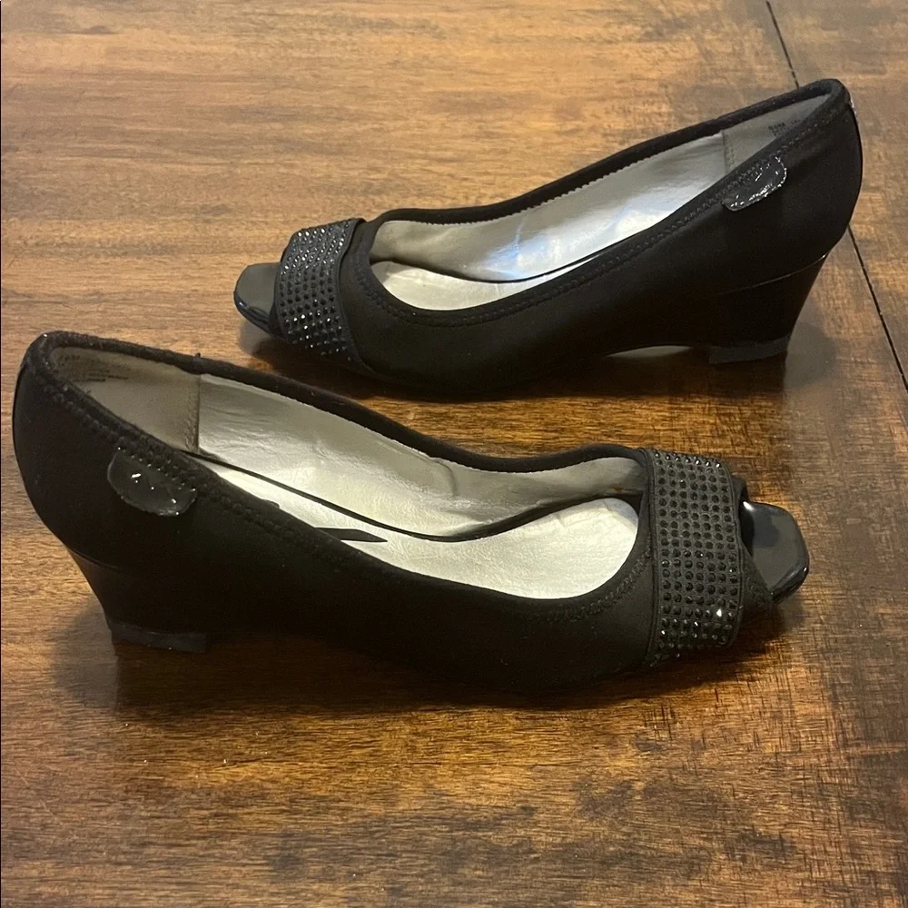 Anne Klein Sport Black Peep Toe Heels - Picture 3 of 14
